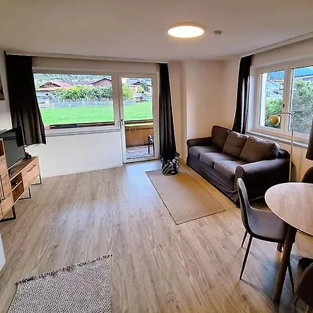 Sonnige Mit Balkon Apartment *